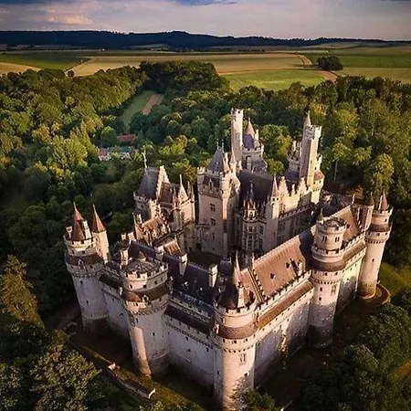 Proche Chateau De *