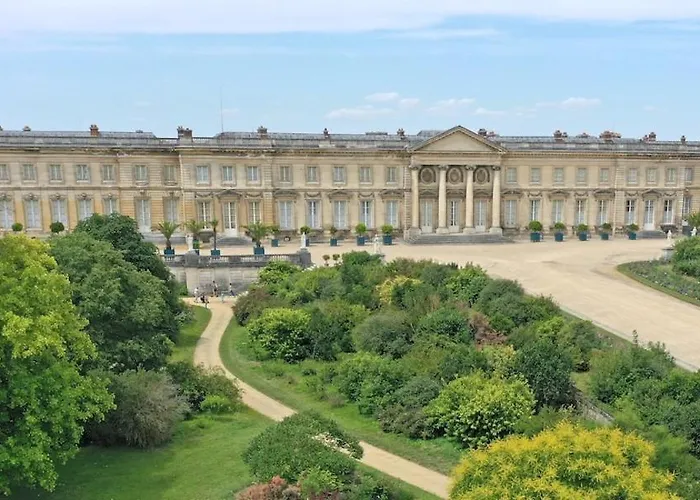 Proche Chateau De * 贡比涅